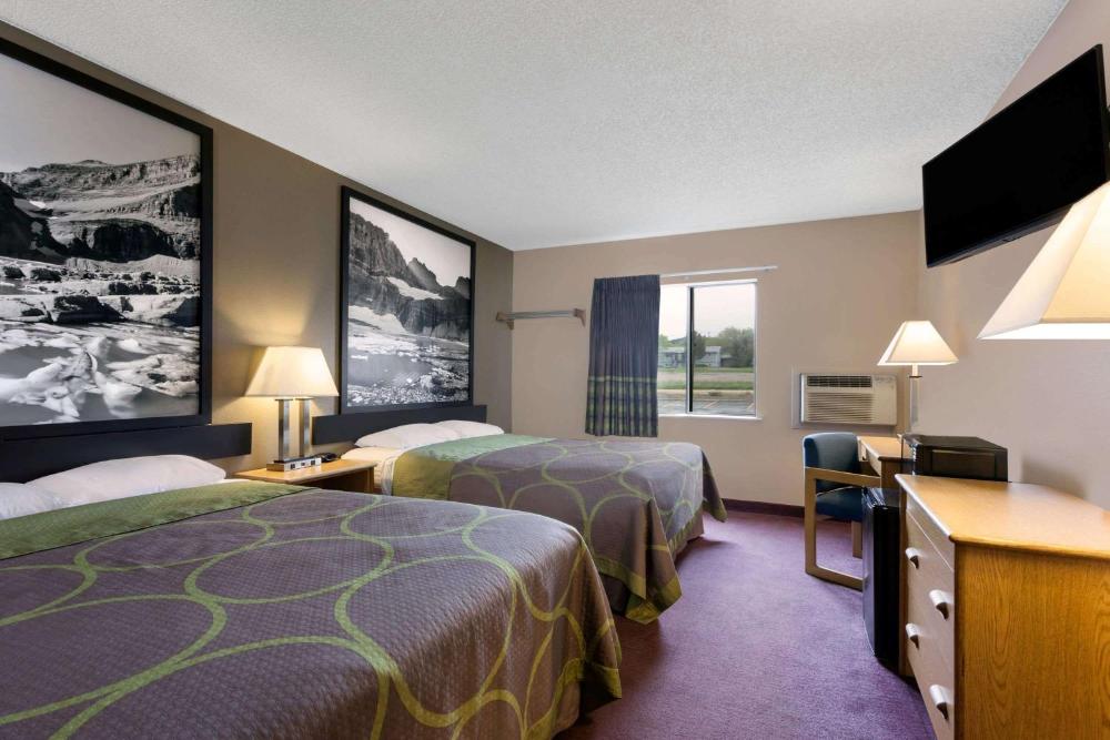 Queen Room with Two Queen Beds - Non-Smoking interior