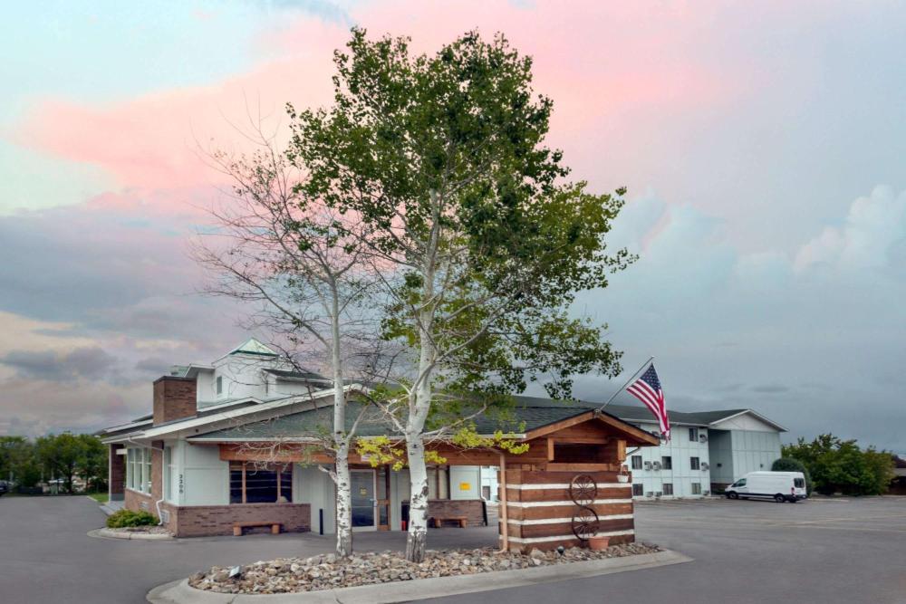 Super 8 by Wyndham Helena